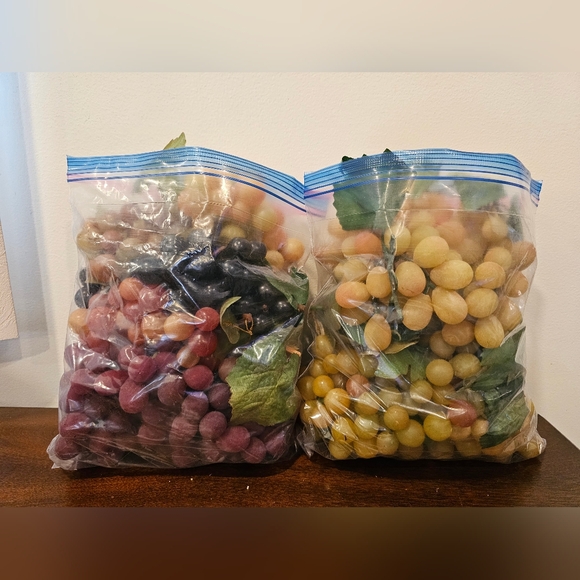 Decorative Artificial Grape Cluster - Picture 7 of 7